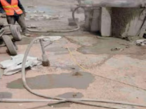 木鱼镇水泥混凝土路面板底注浆技术 路面脱空注浆整治方案