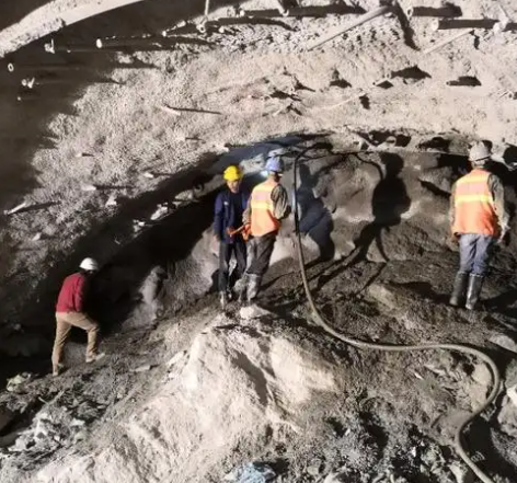 木鱼镇拱顶带模注浆料的施工流程及注意事项